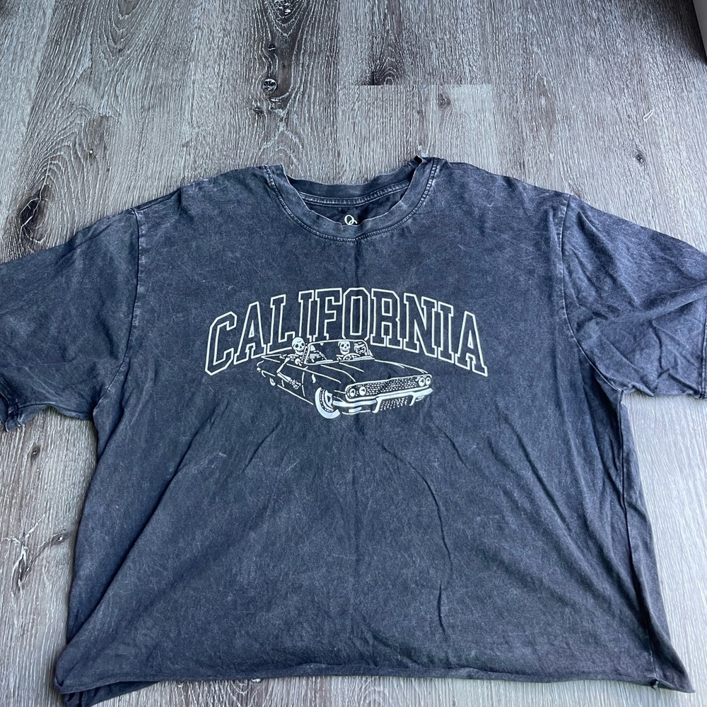 Women’s Cotton Gray Short Sleeve Tee with California Graphic